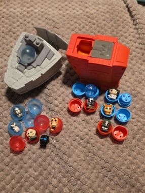 Disney Doorables STAR WARS Figures Set with Blue and Red Capsules